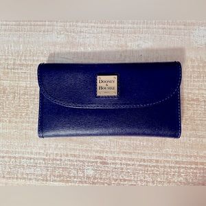 Dooney & Bourke wallet